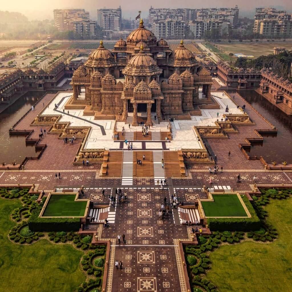 Aerial view of Akshardham Temple, displaying the grandeur of this spiritual site in New Delhi.
