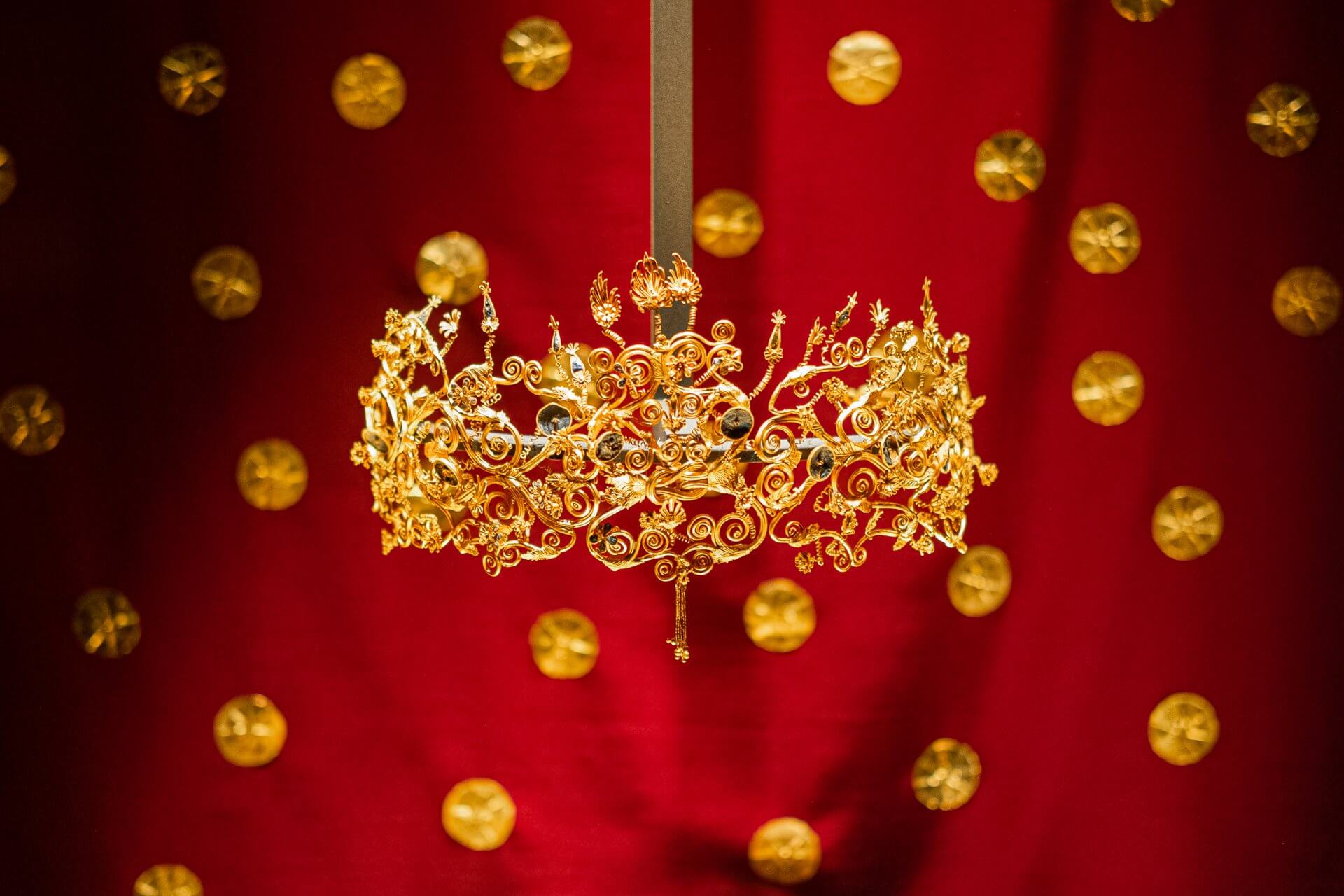 The golden oak wreath of Philip II